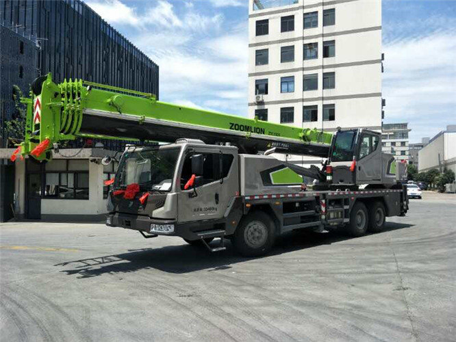 平顺县跨街广告牌的高空安装注意事项