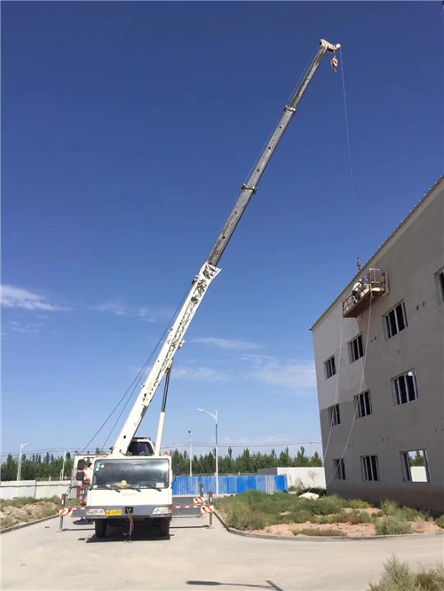 平顺县“轻装强干”—— 吊车的 “轻量化臂架” 技术